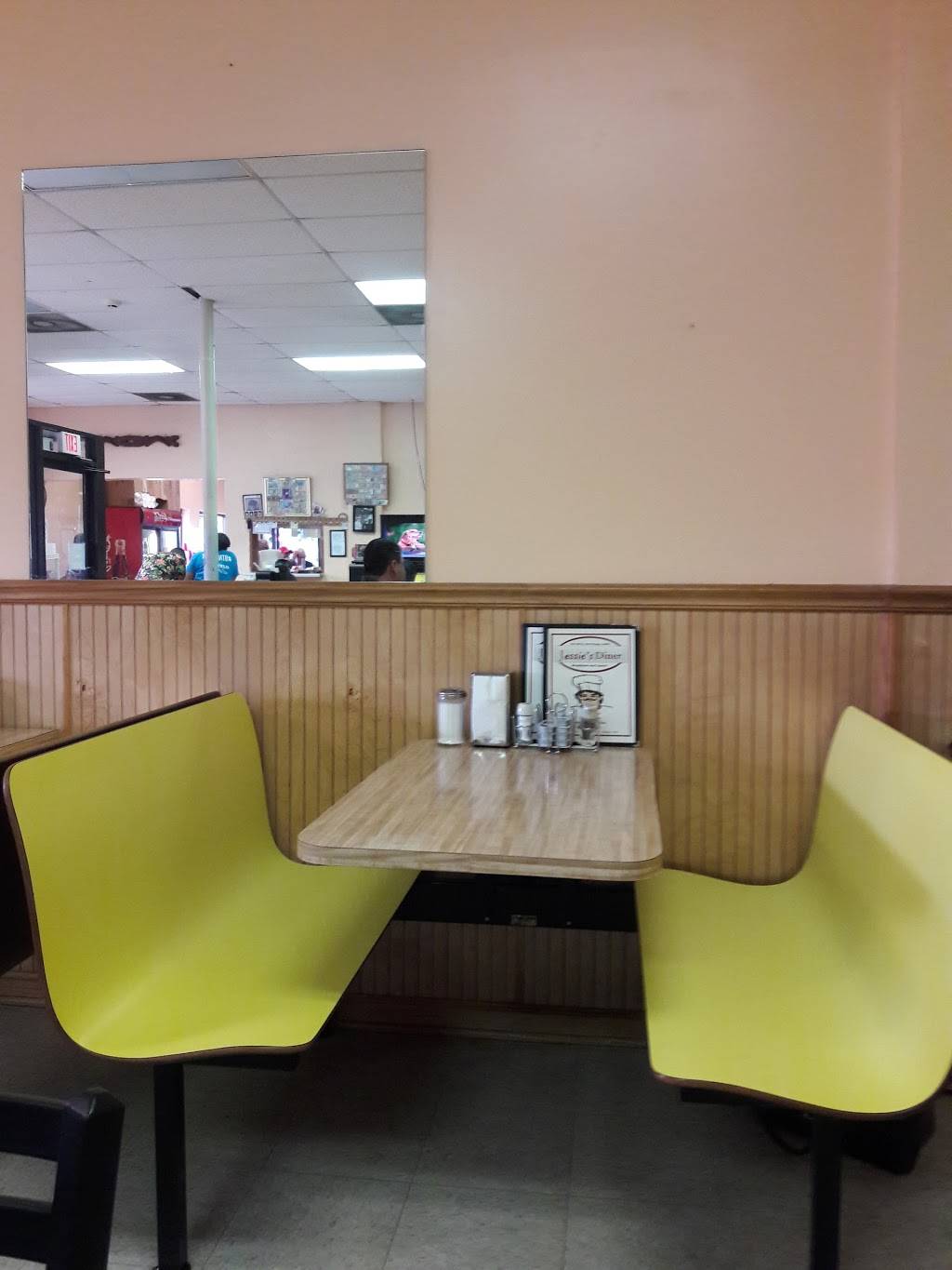 Jessies Diner | restaurant | 1101 10th St, North Chicago, IL 60064, USA | 8476880585 OR +1 847-688-0585