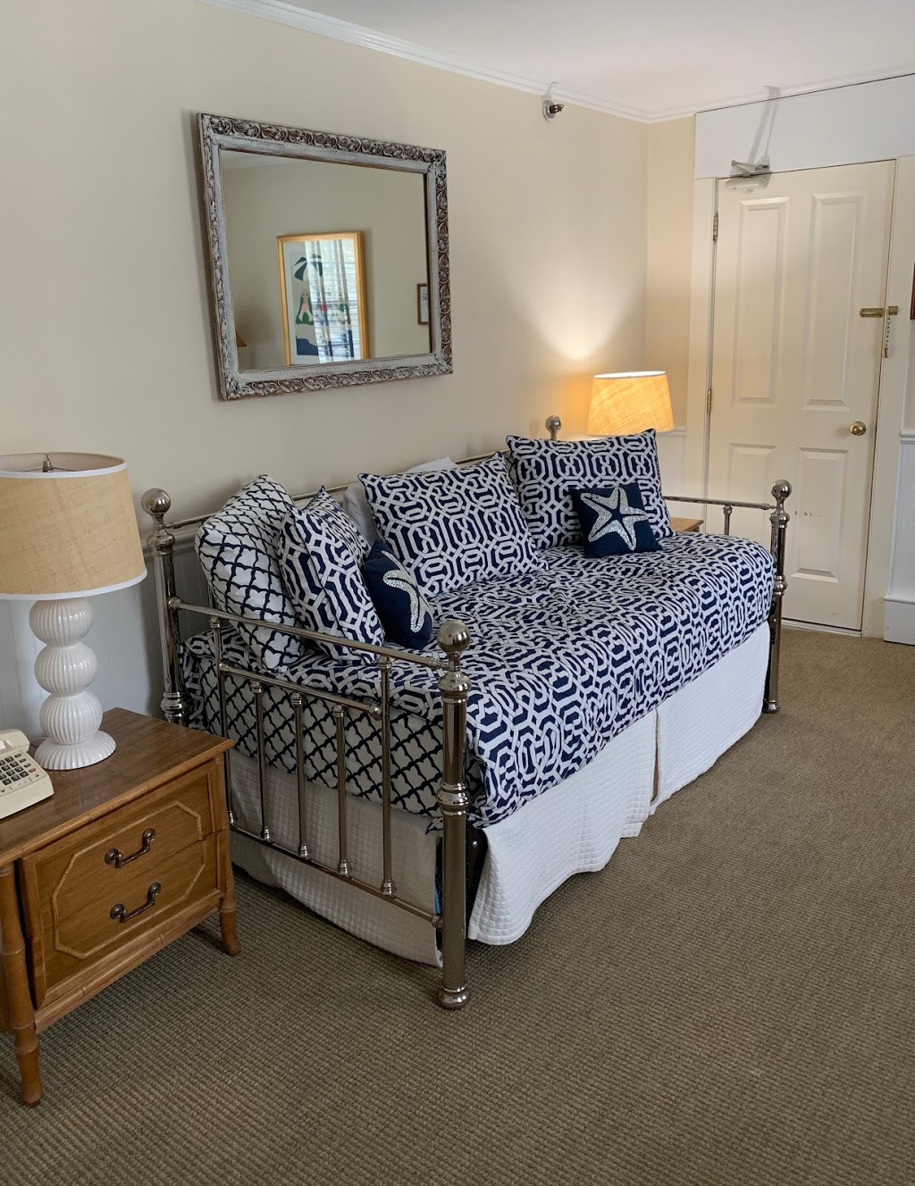 The Huntting Inn | restaurant | 94 Main St Suite 1800, East Hampton, NY 11937, USA | 6313240410 OR +1 631-324-0410