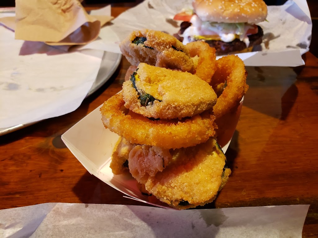 Bun Huggers | restaurant | 901 S Milton Rd A, Flagstaff, AZ 86001, USA | 9287793743 OR +1 928-779-3743