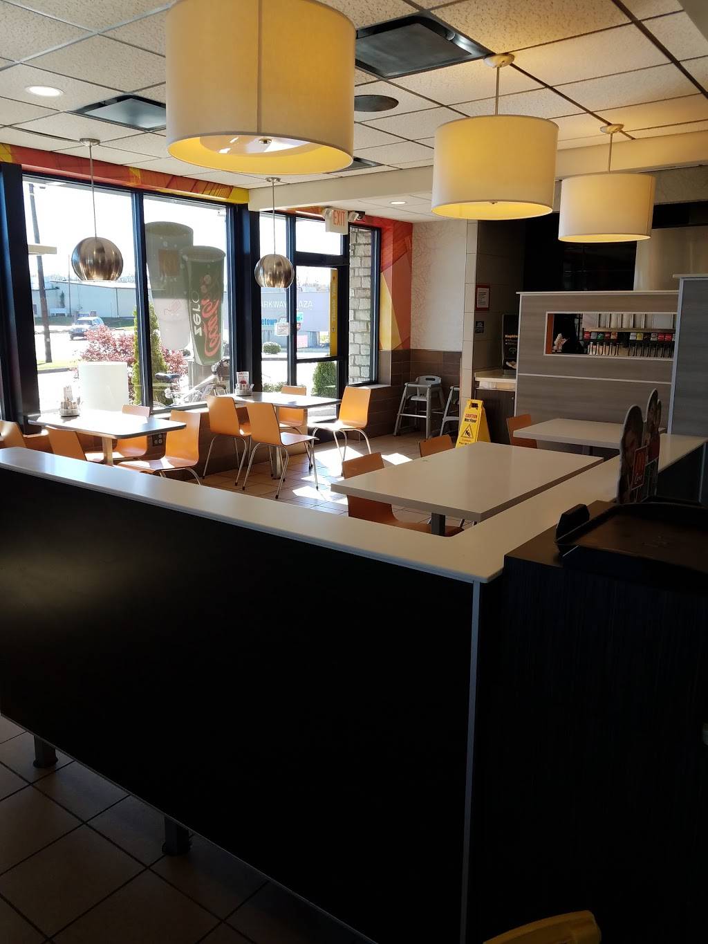 McDonalds | cafe | 20 Parkway Plaza, Barbourville, KY 40906, USA | 6065462036 OR +1 606-546-2036