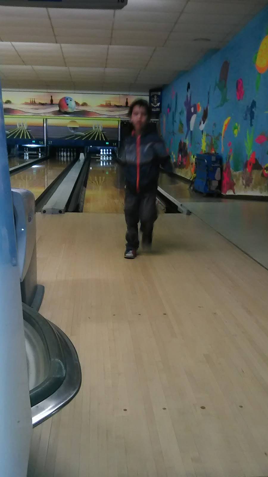 Pence Lake Erie Lanes | restaurant | 4523 Liberty Ave, Vermilion, OH 44089, USA | 4409675260 OR +1 440-967-5260