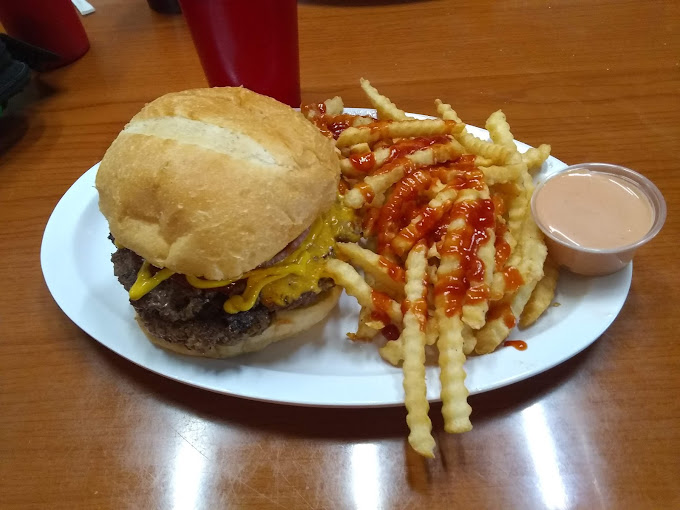 The Garage Café | restaurant | 228 Elgin St, Notus, ID 83656, USA | 2084592207 OR +1 208-459-2207