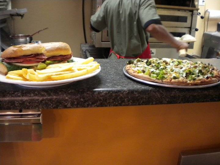 Lago Pizza | restaurant | 14807 Moneta Rd g, Moneta, VA 24121, USA | 5402975353 OR +1 540-297-5353