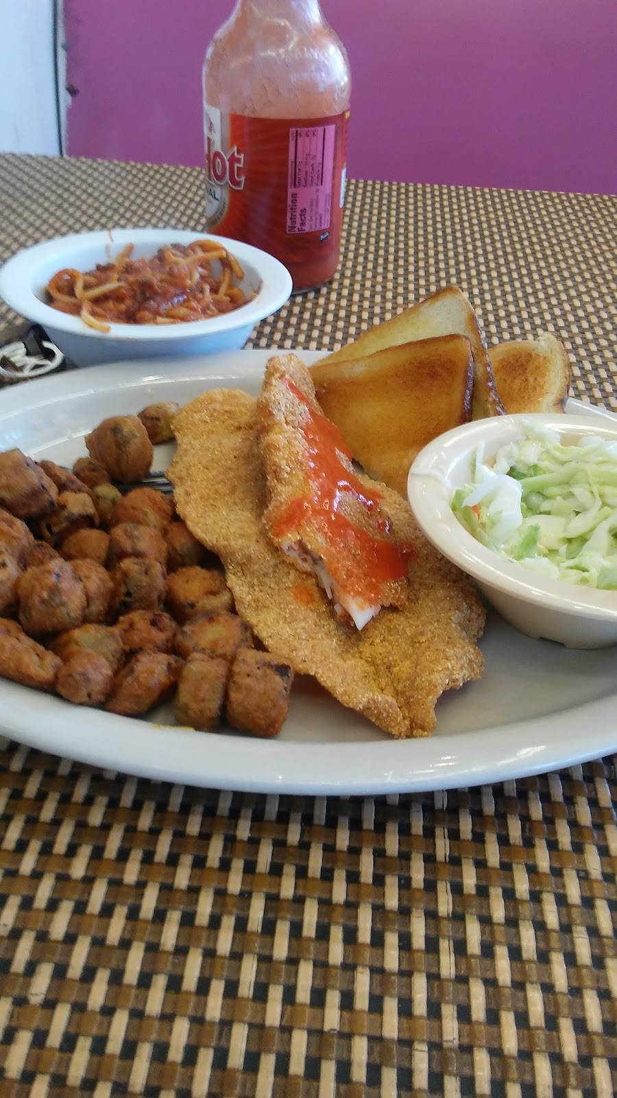 Moms Corned Beef House | restaurant | 2250 Airways Blvd, Memphis, TN 38114, USA | 9017443840 OR +1 901-744-3840