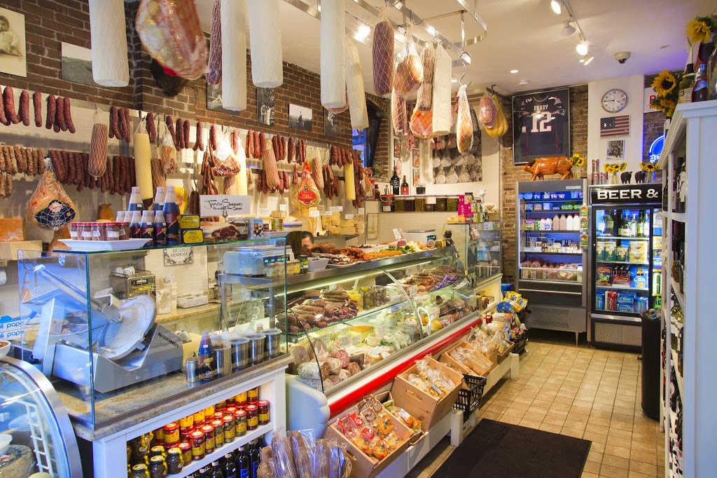 Monicas Mercato | meal takeaway | 130 Salem St, Boston, MA 02113, USA | 6177424101 OR +1 617-742-4101