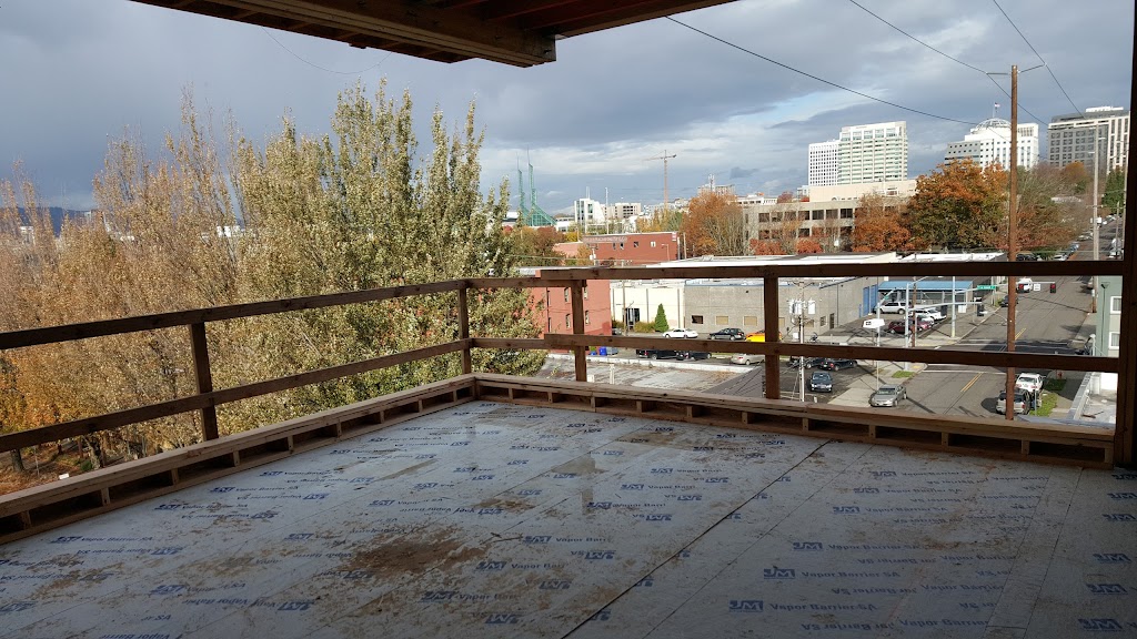 Trio Lounge | restaurant | 909 E Burnside St, Portland, OR 97214, USA | 5032345003 OR +1 503-234-5003