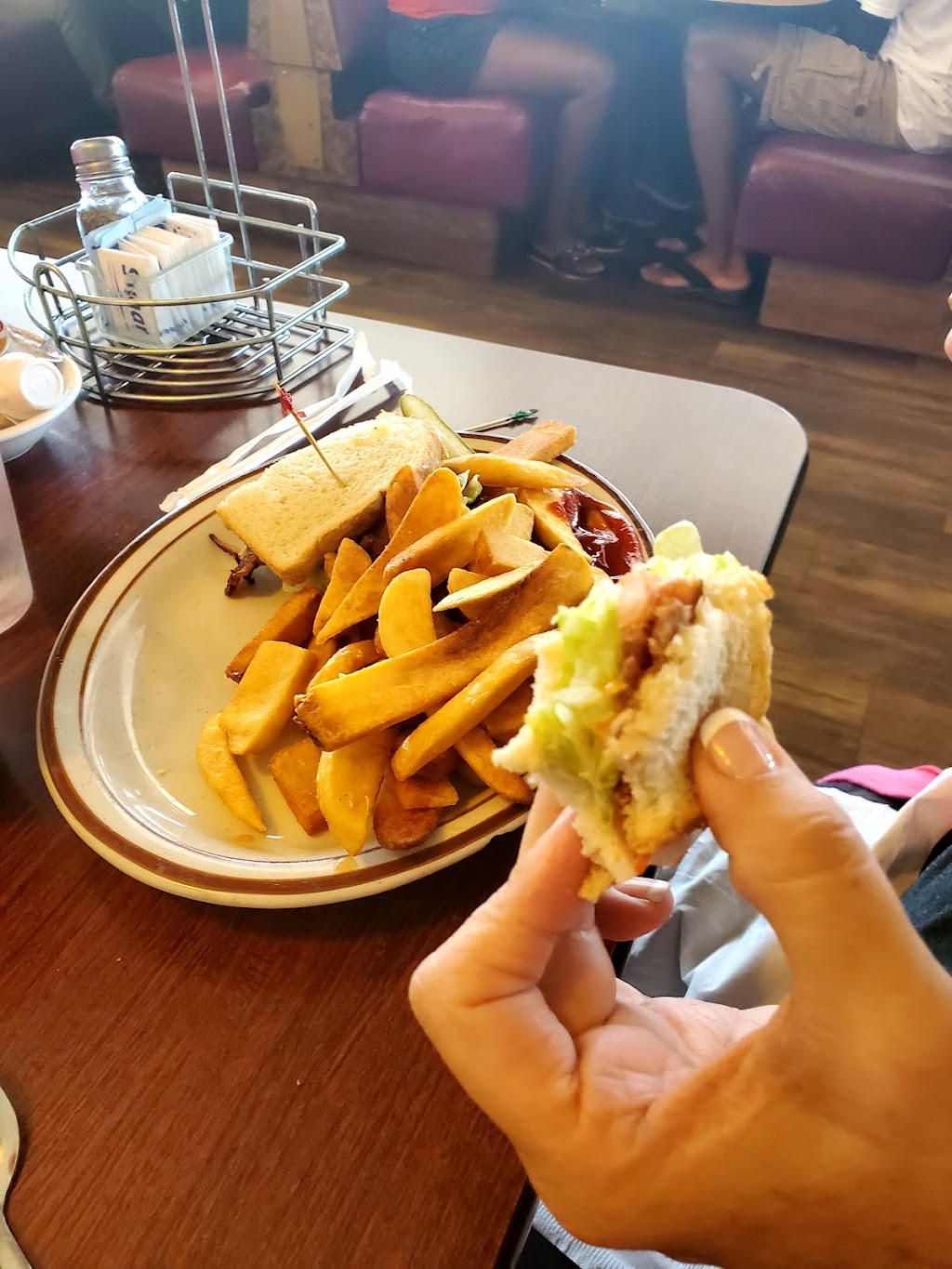 Waffle Cafe | restaurant | 1021 N Main St, Manteca, CA 95336, USA | 2092394366 OR +1 209-239-4366