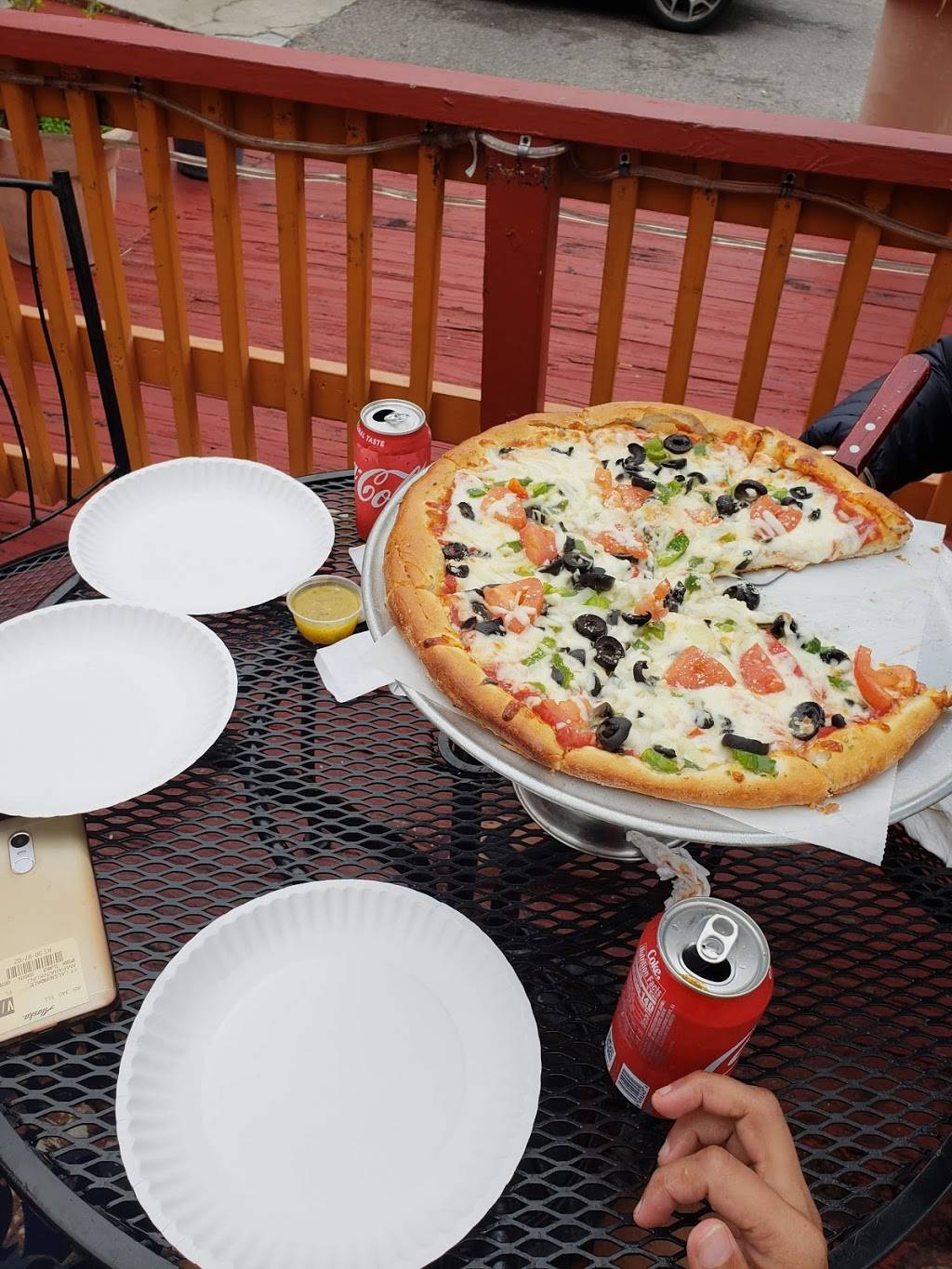 Kings Pizza & Grill | restaurant | 325 Coronado Dr, Clearwater Beach, FL 33767, USA | 7272166689 OR +1 727-216-6689