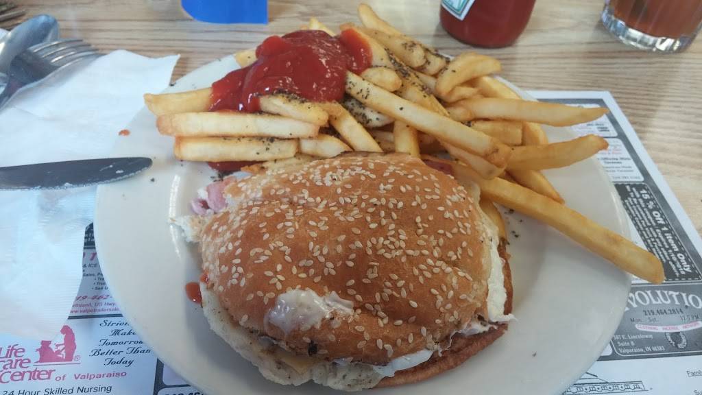 Phil-Bs Cafe | restaurant | 908 Roosevelt Rd, Valparaiso, IN 46385, USA | 2195483100 OR +1 219-548-3100