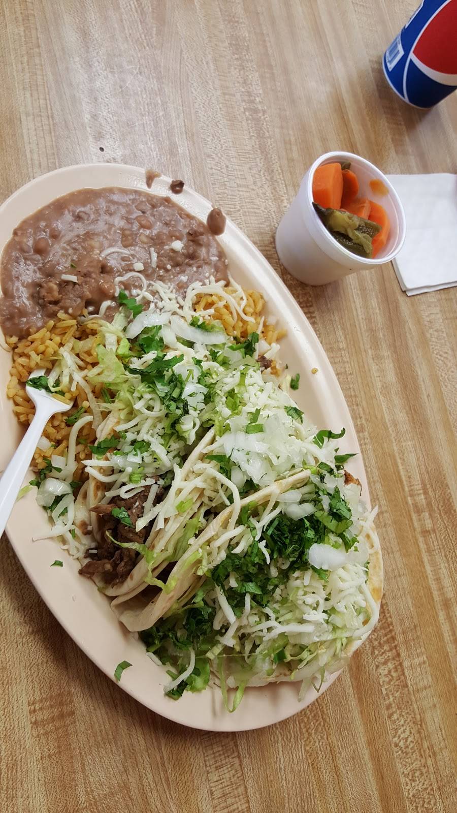 El Famous Burrito | restaurant | 236 McHenry Rd, Wheeling, IL 60090, USA | 8478088012 OR +1 847-808-8012