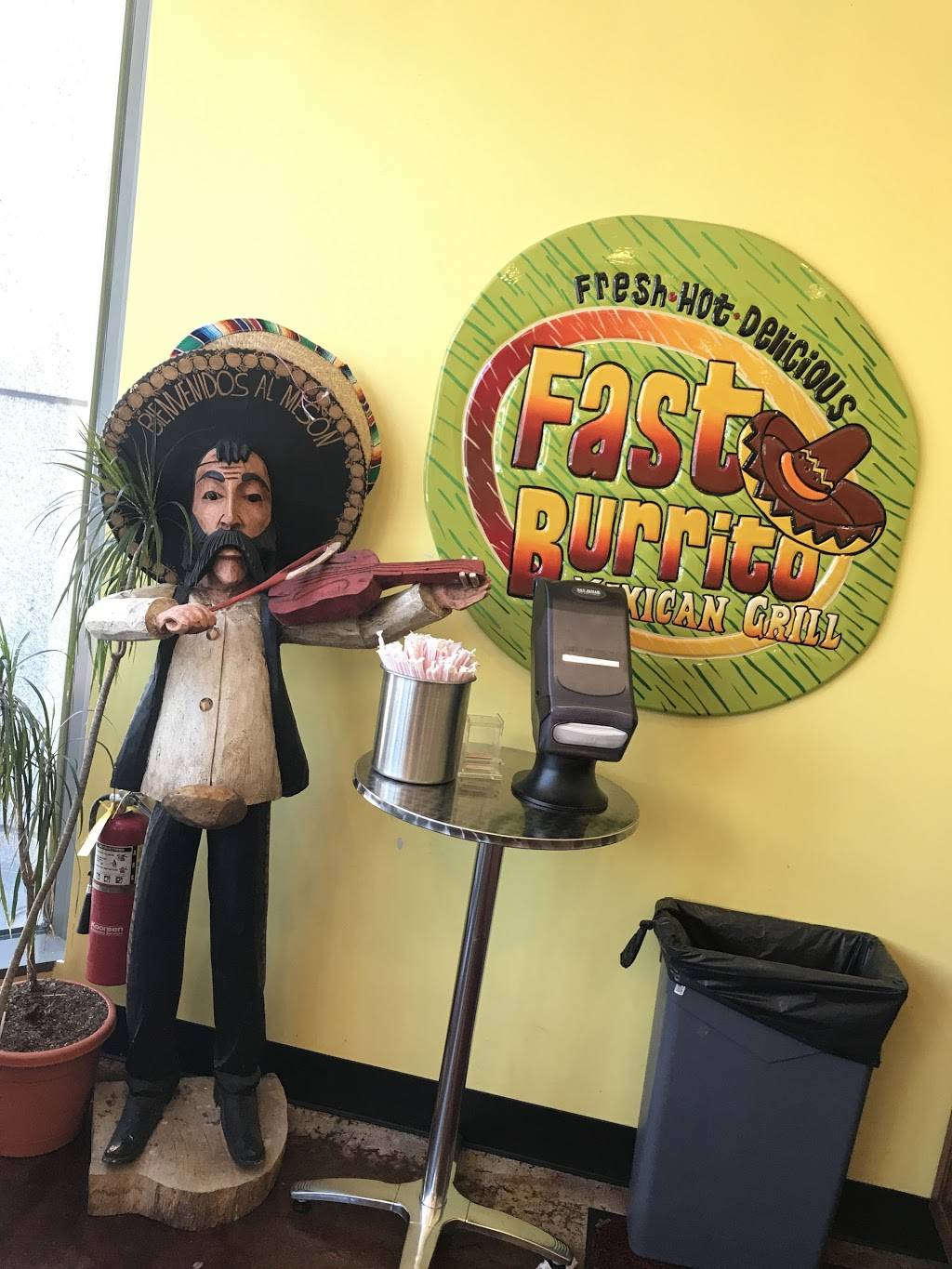 Fast Burrito Mexican Grill | restaurant | 111 Monument Cir #120, Indianapolis, IN 46204, USA | 3179178090 OR +1 317-917-8090