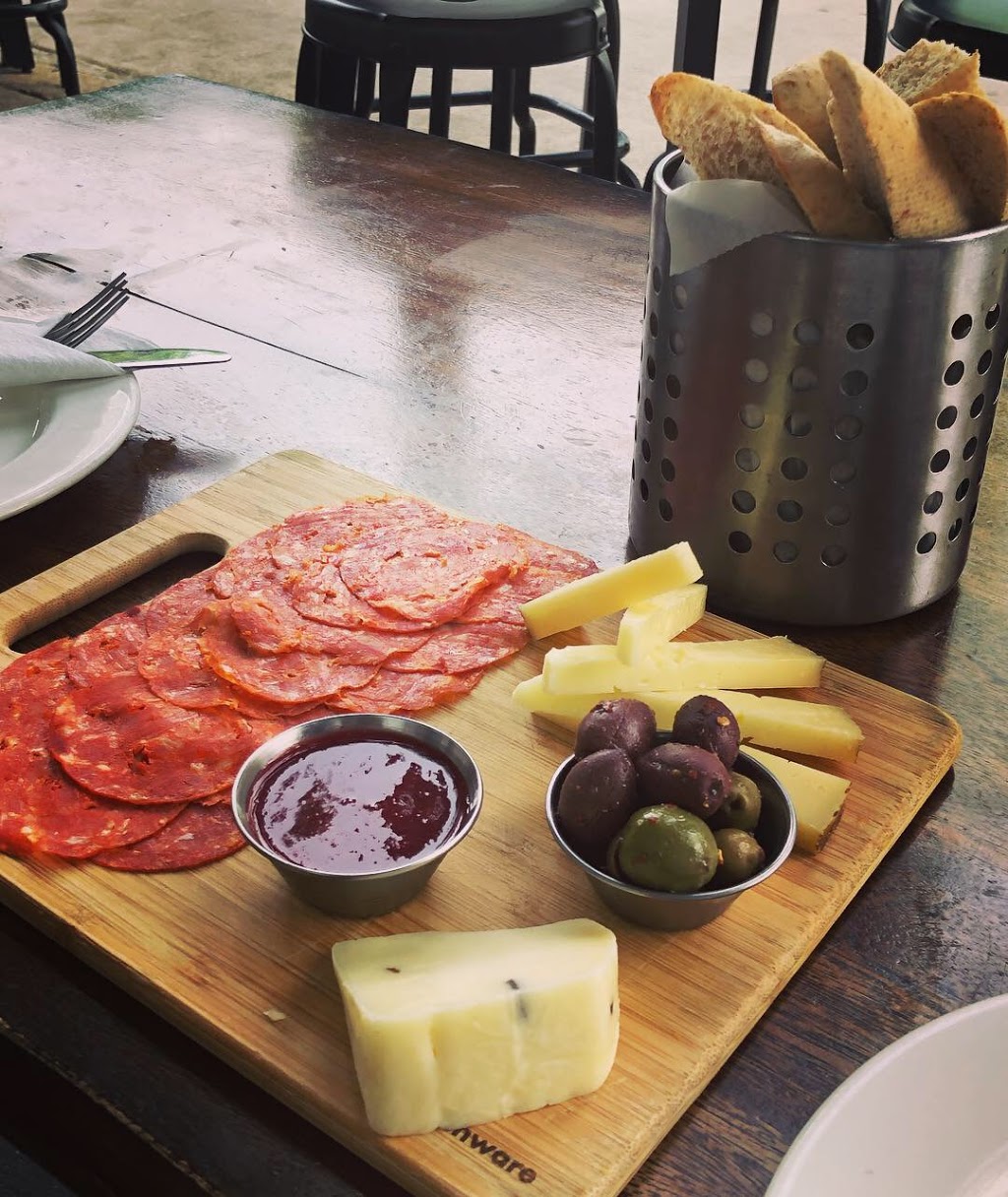 Edges Tavern | restaurant | 275 Northeast 18th Street Unit 107 (On, Biscayne Blvd, Miami, FL 33132, USA | 3059893404 OR +1 305-989-3404