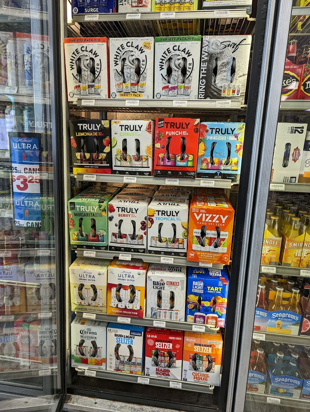 Six Pack House of Beer | restaurant | 847 Pittsburgh Ave, Erie, PA 16505, USA | 8144541989 OR +1 814-454-1989