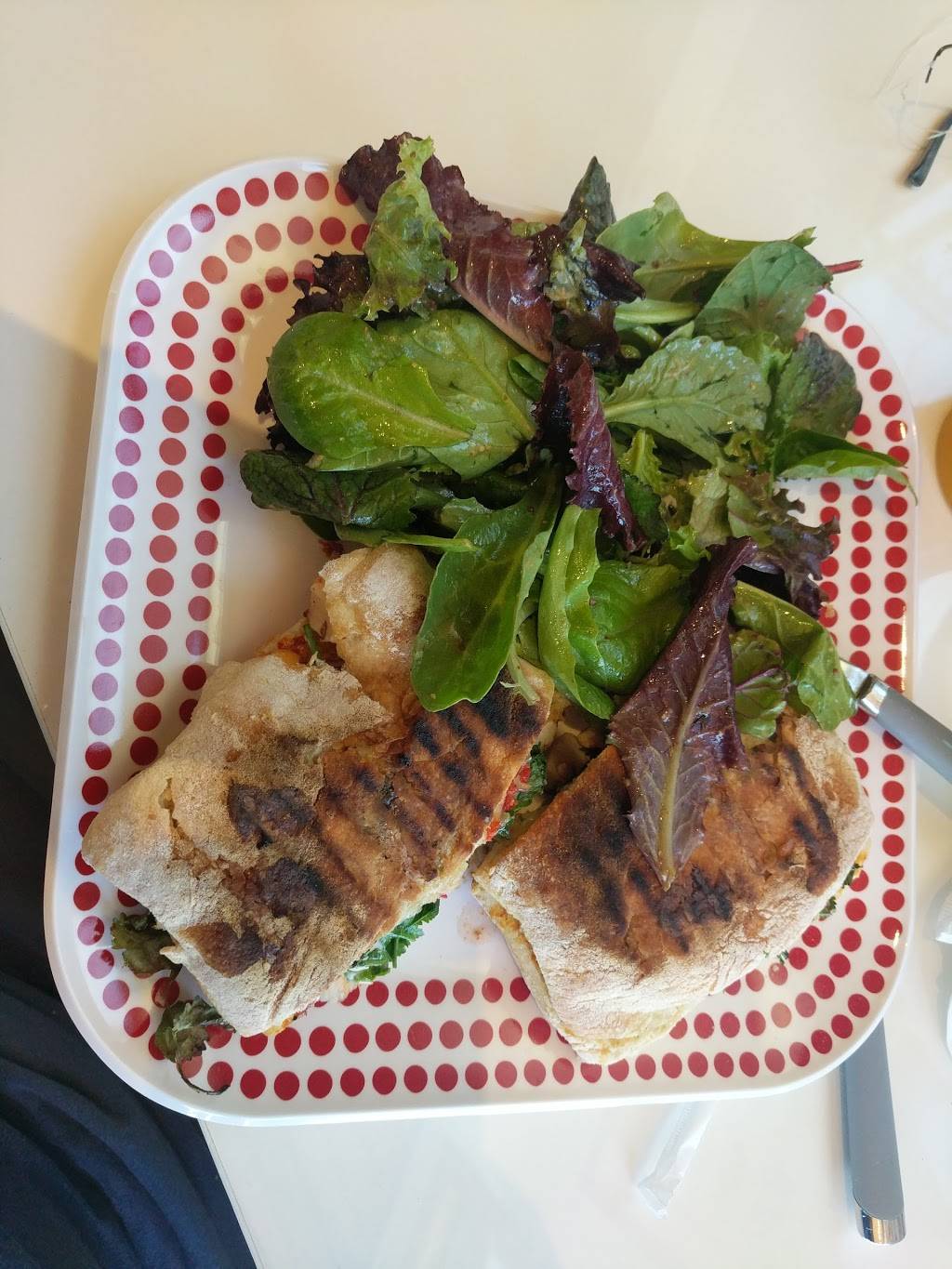 Posh Café | cafe | 1620 Wilshire Blvd, Santa Monica, CA 90403, USA | 3103108209 OR +1 310-310-8209