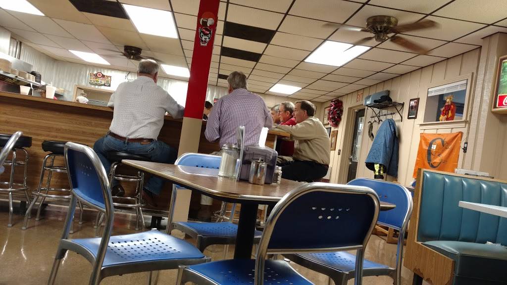 Mrs Wengers Restaurant | restaurant | 105 Charlotte Ave, Sanford, NC 27330, USA | 9197762131 OR +1 919-776-2131