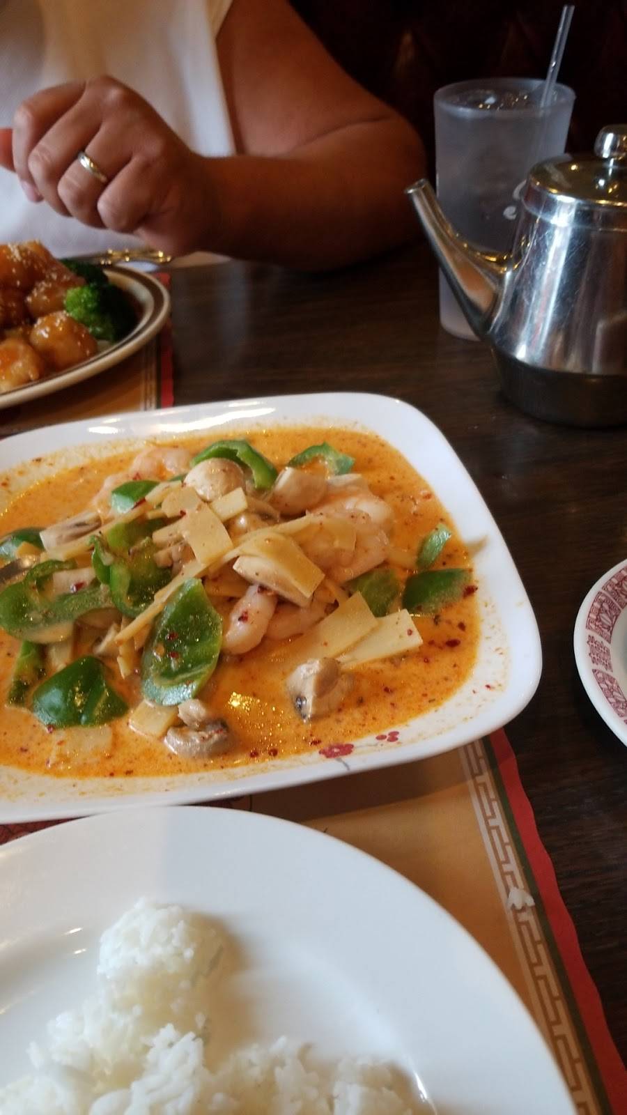 Kim Toa Restaurant | restaurant | 11932 E 10 Mile Rd, Warren, MI 48089, USA | 5867542850 OR +1 586-754-2850