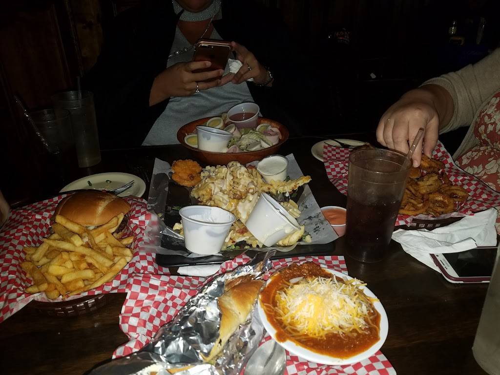 Mulligans | restaurant | 7 S Central Park, Jacksonville, IL 62650, USA | 2172435761 OR +1 217-243-5761