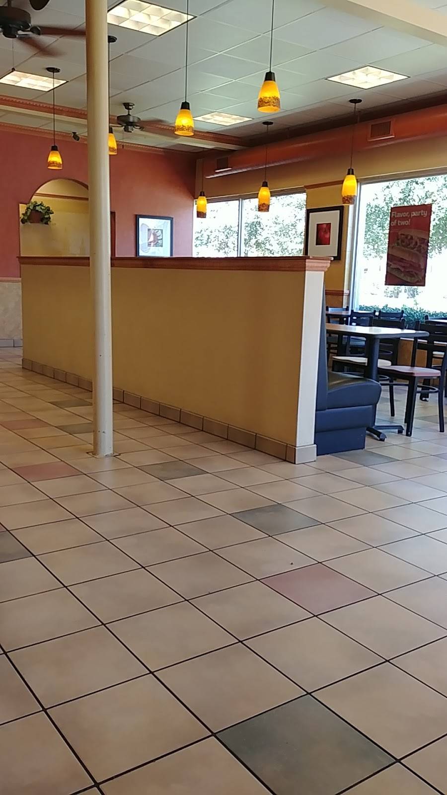 Subway | restaurant | 1315 S St Marys St, San Antonio, TX 78210, USA | 2102369001 OR +1 210-236-9001