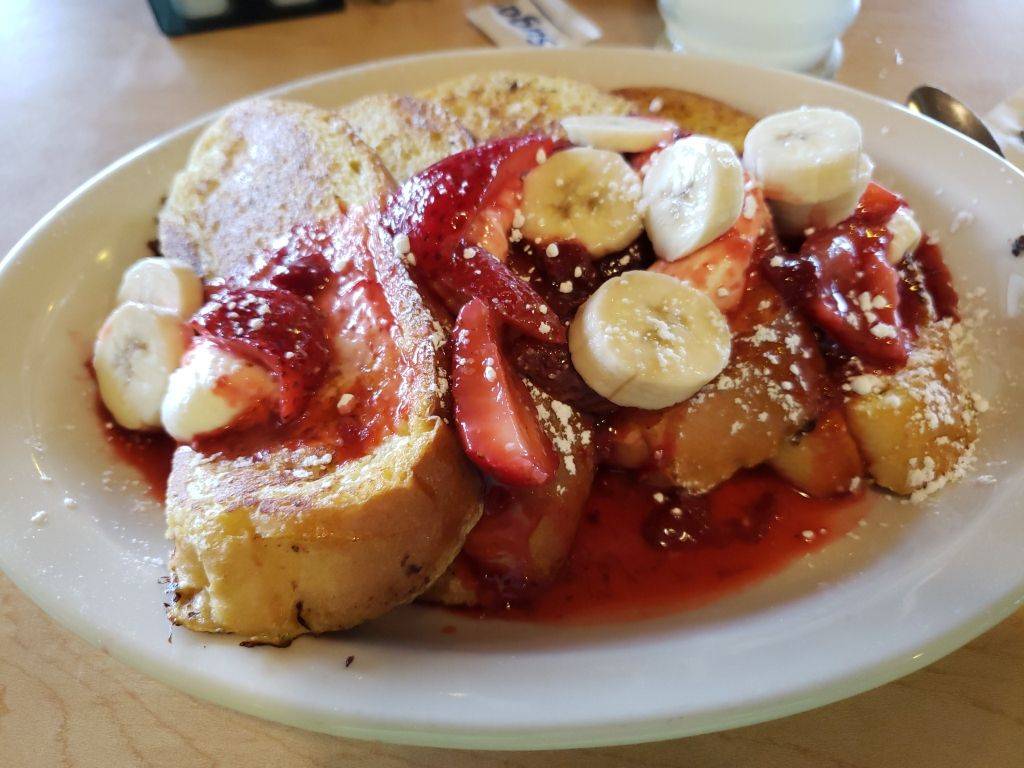 Village Inn | bakery | 1940 John F Kennedy Rd, Dubuque, IA 52001, USA | 5635560893 OR +1 563-556-0893