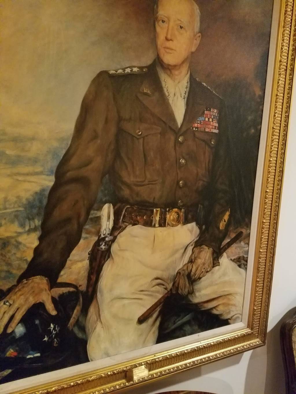 Patton Hall | restaurant | 214 Jackson Ave, Fort Myer, VA 22211, USA | 7035240200 OR +1 703-524-0200