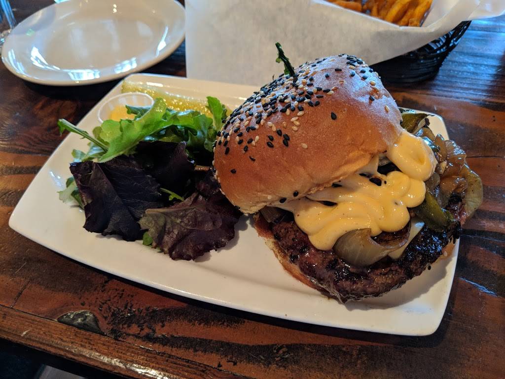 Monas Burgers & Shakes | restaurant | 785 Oak Grove Rd E4, Concord, CA 94518, USA | 9258496441 OR +1 925-849-6441