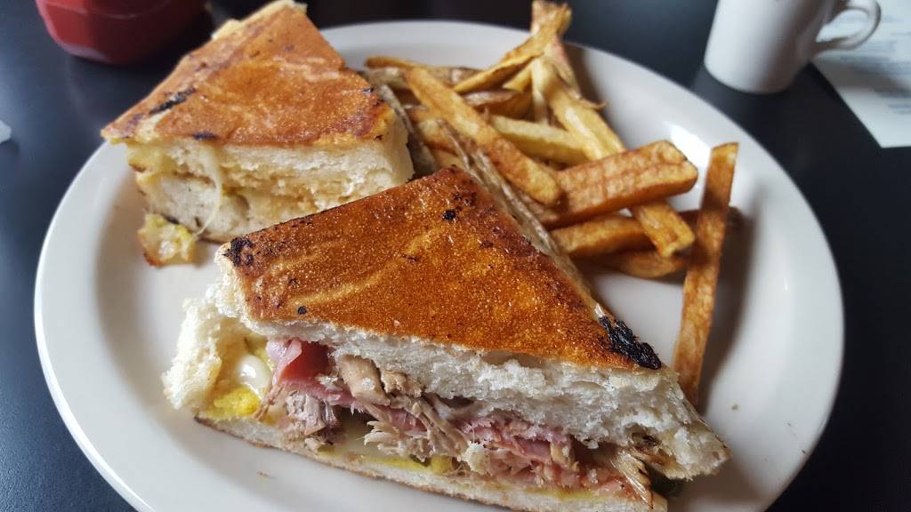 Traverse Bay Café | restaurant | 810 E Front St, Traverse City, MI 49686, USA | 2319431755 OR +1 231-943-1755