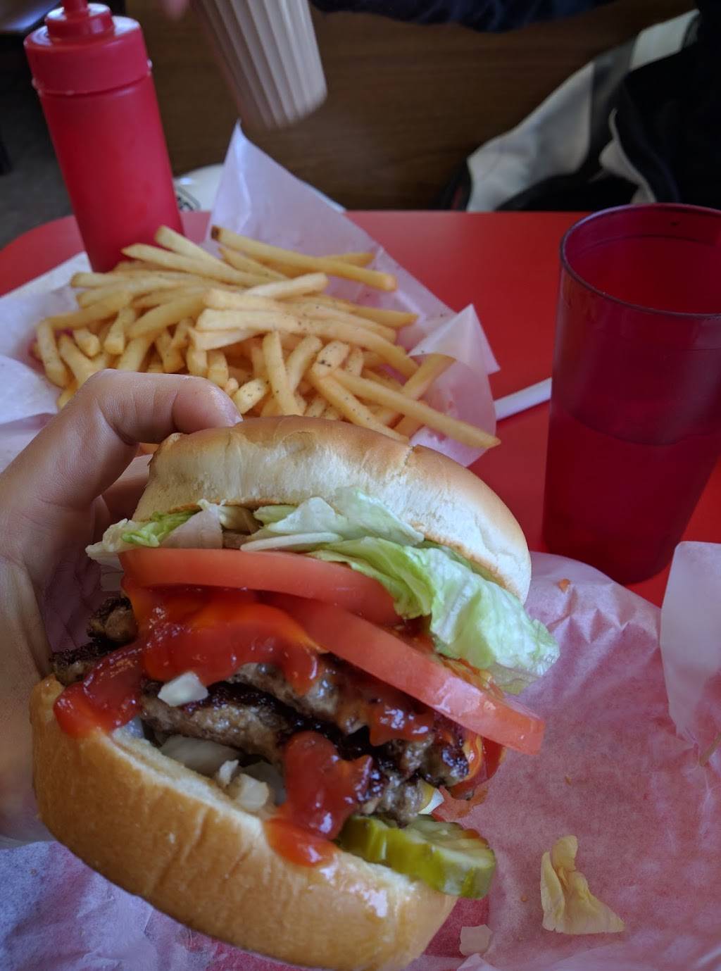 Gordons Drive-In Restaurant | restaurant | 122 W Commercial St, Mazomanie, WI 53560, USA | 6087952330 OR +1 608-795-2330