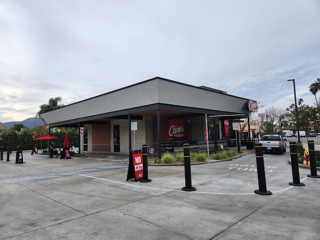 Raising Canes Chicken Fingers | meal takeaway | 1750 W Olive Ave, Burbank, CA 91506, USA | 8185310955 OR +1 818-531-0955