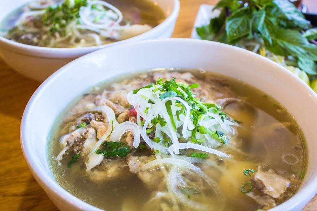 Pho & Roll Restaurant | restaurant | 3334 Curry Ford Rd, Orlando, FL 32806, USA | 4079306267 OR +1 407-930-6267