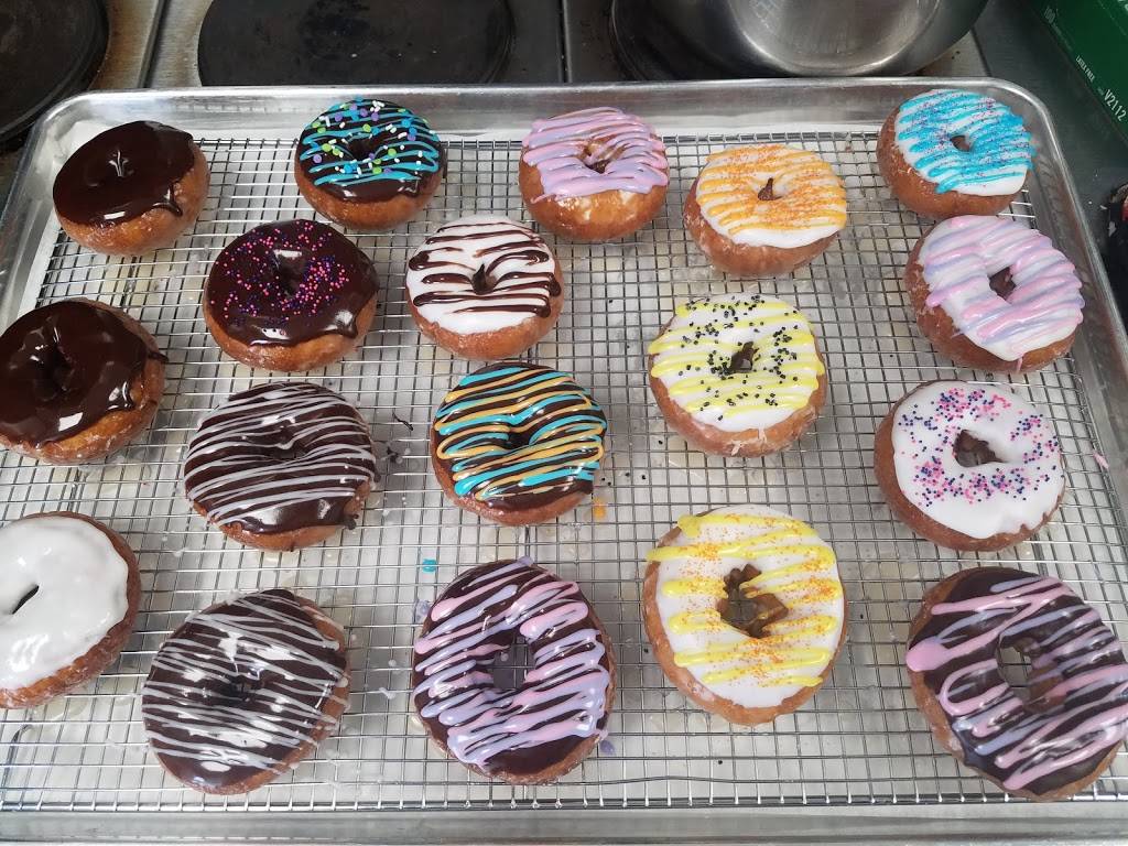 Dippers And Dogs | restaurant | 1161 E Wyandot Ave, Upper Sandusky, OH 43351, USA | 4198351094 OR +1 419-835-1094