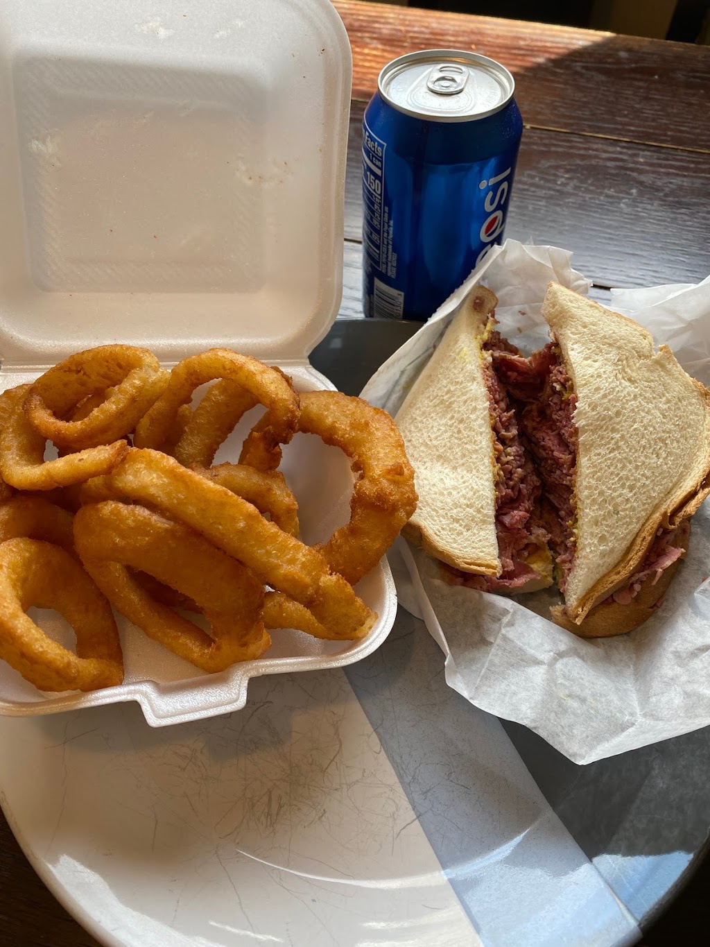 Mr. Ds Corned Beef Deli | restaurant | 23005 Gratiot Ave, Eastpointe, MI 48021, USA | 5862003933 OR +1 586-200-3933