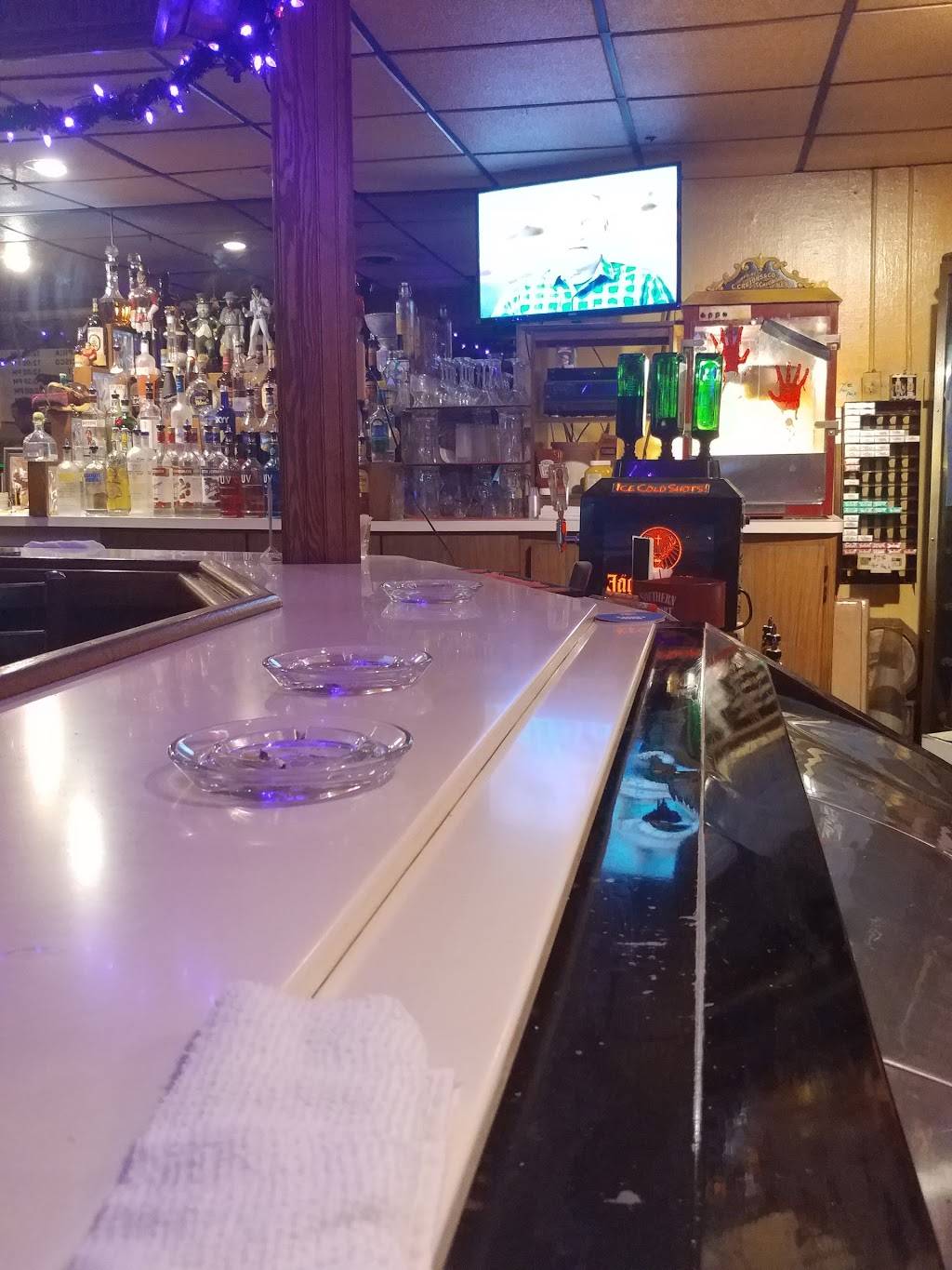 Dicks Bar | restaurant | 912 Lincolnway, La Porte, IN 46350, USA | 2193269702 OR +1 219-326-9702