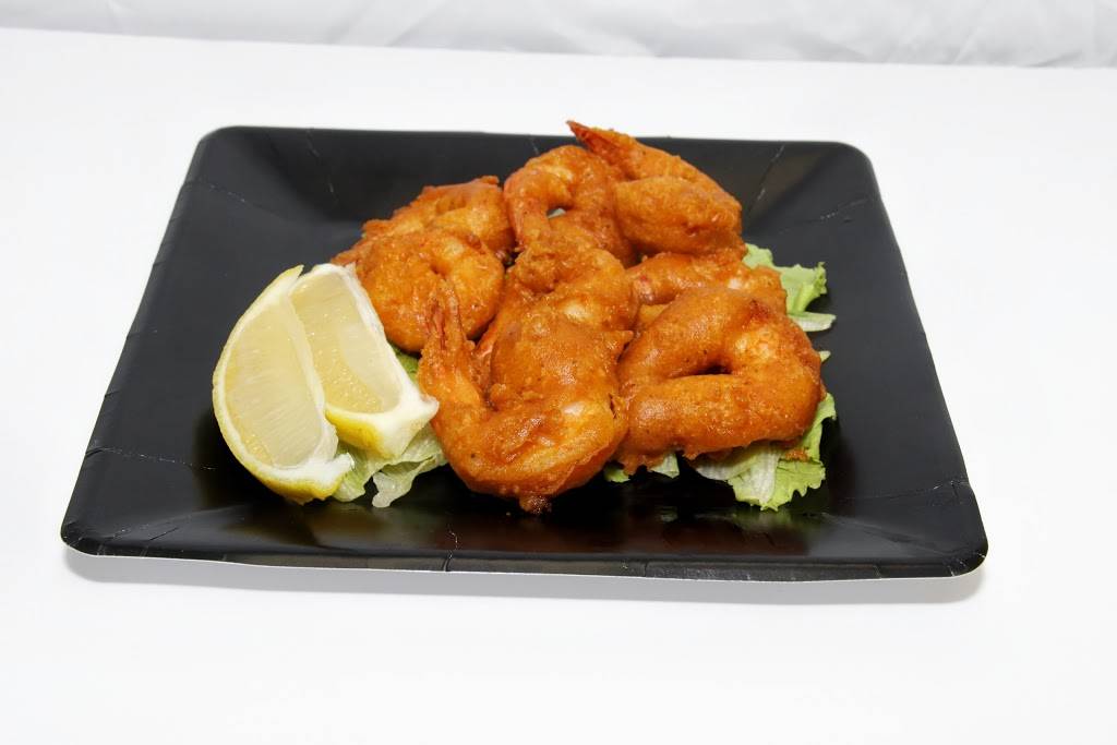 Chucks Famous Chicken and Seafood | restaurant | 2040 Coliseum Dr Ste 14, Hampton, VA 23666, USA | 7577887096 OR +1 757-788-7096