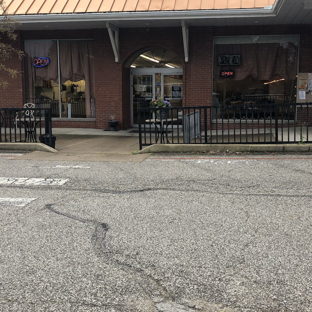 Dixies Diner | restaurant | 9680 E Center St, Windham, OH 44288, USA | 3303266077 OR +1 330-326-6077