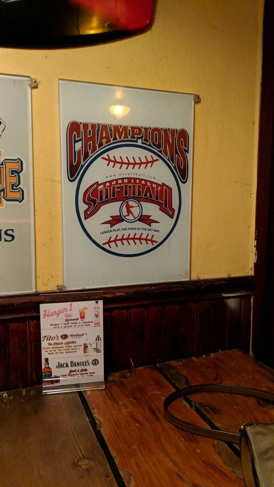 Tiburon Tavern | restaurant | 3116 State St, Santa Barbara, CA 93105, USA | 8056828100 OR +1 805-682-8100