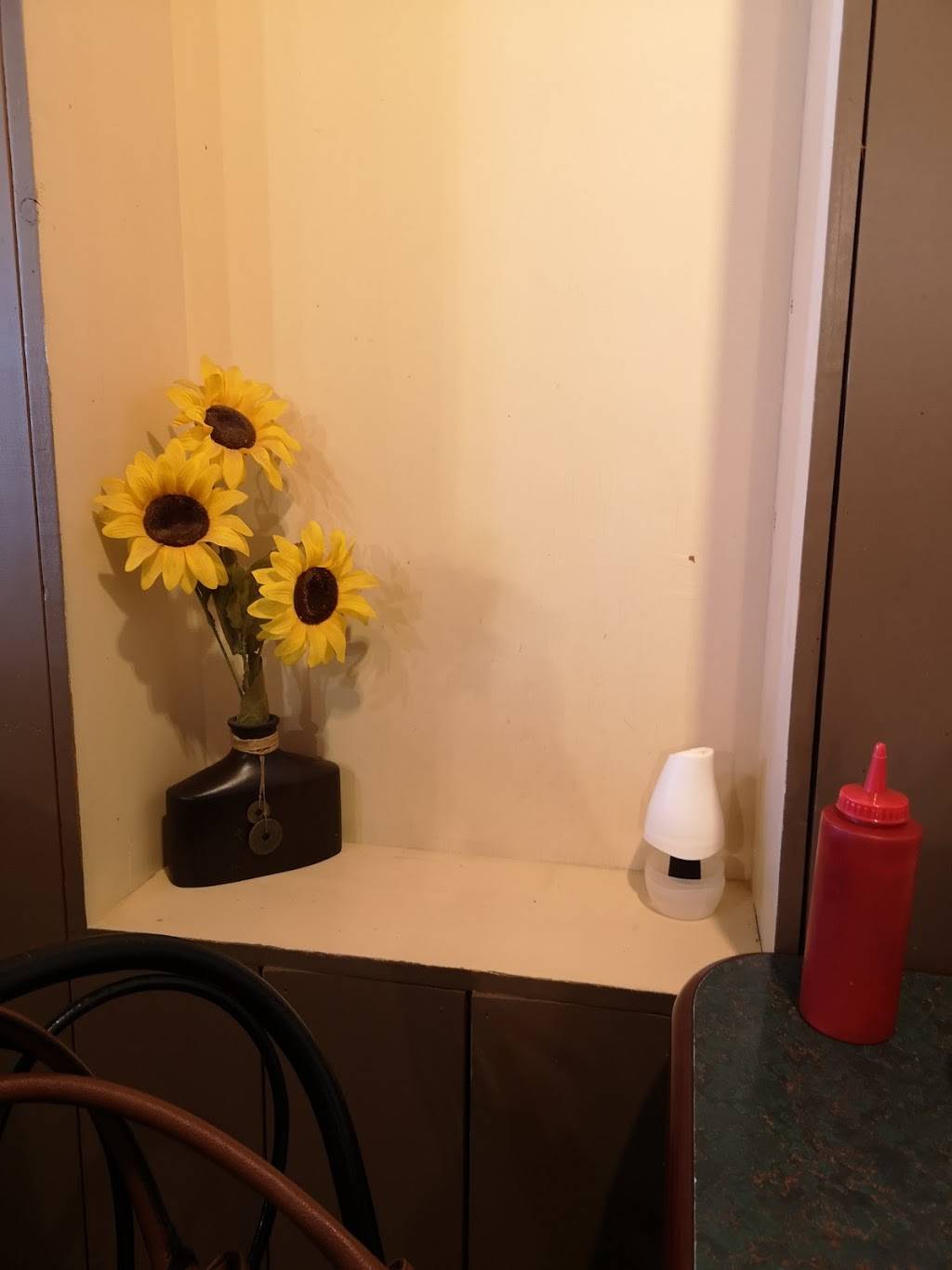 Judys Place | restaurant | 21 William St S, Lindsay, ON K9V 3A3, Canada | 7058784719 OR +1 705-878-4719