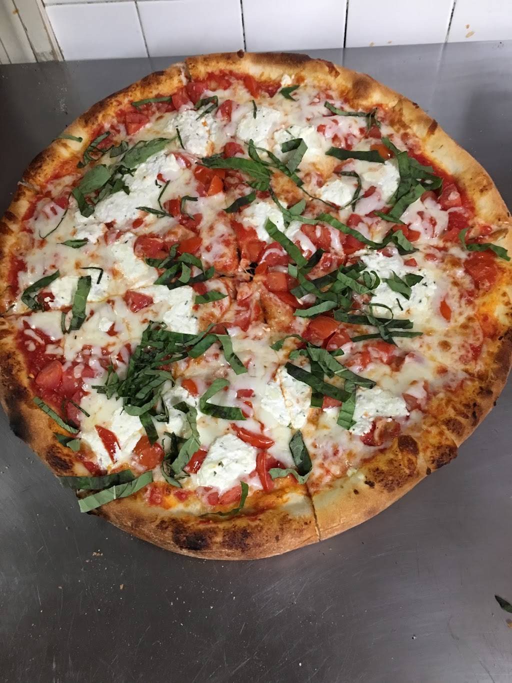 Ninos Corner Italian Restaurant & Pizzeria | restaurant | 4236 20th St, Vero Beach, FL 32960, USA | 7725620276 OR +1 772-562-0276