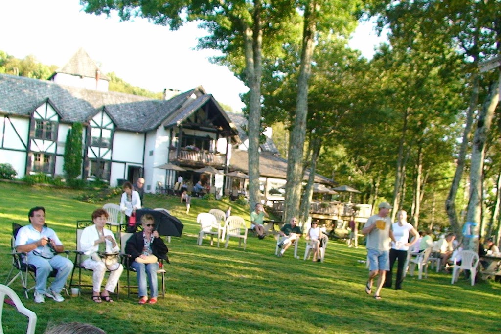 Beech Alpen Inn | restaurant | 700 Beech Mountain Pkwy, Beech Mountain, NC 28604, USA | 8283872252 OR +1 828-387-2252