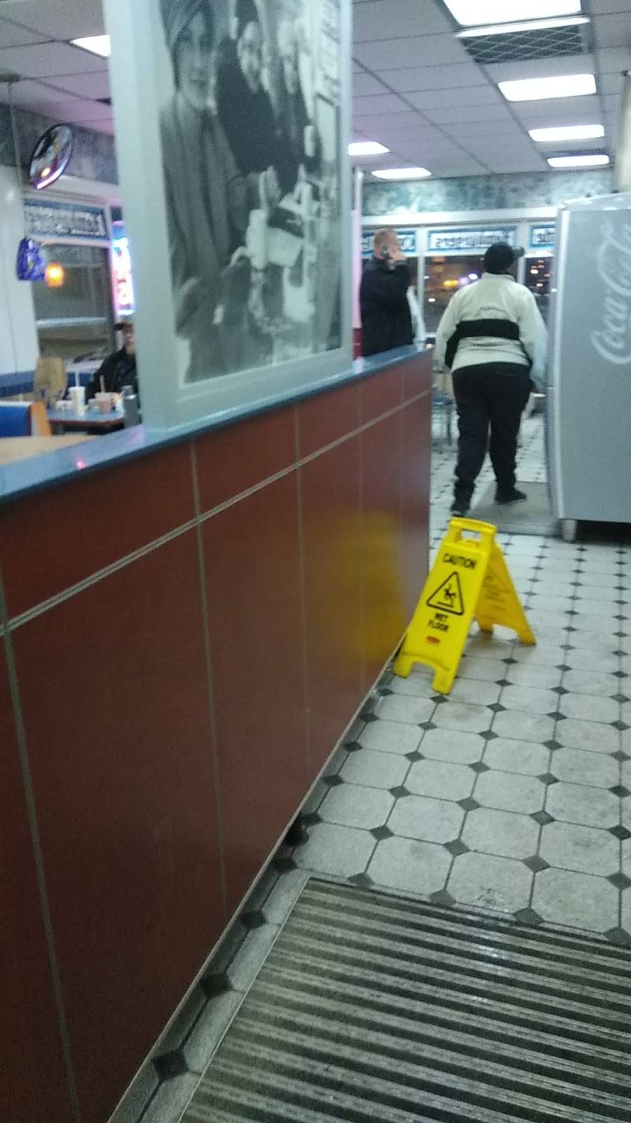 White Castle | restaurant | 2165 Shelby St, Indianapolis, IN 46203, USA | 3177886690 OR +1 317-788-6690