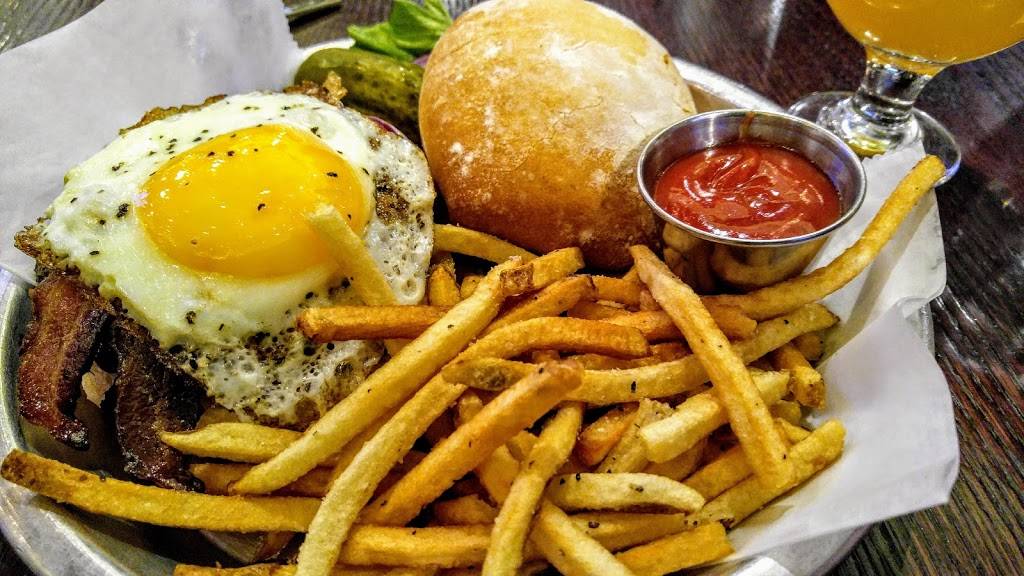 Ellyns Tap & Grill | restaurant | 940 Roosevelt Rd, Glen Ellyn, IL 60137, USA | 6309420940 OR +1 630-942-0940