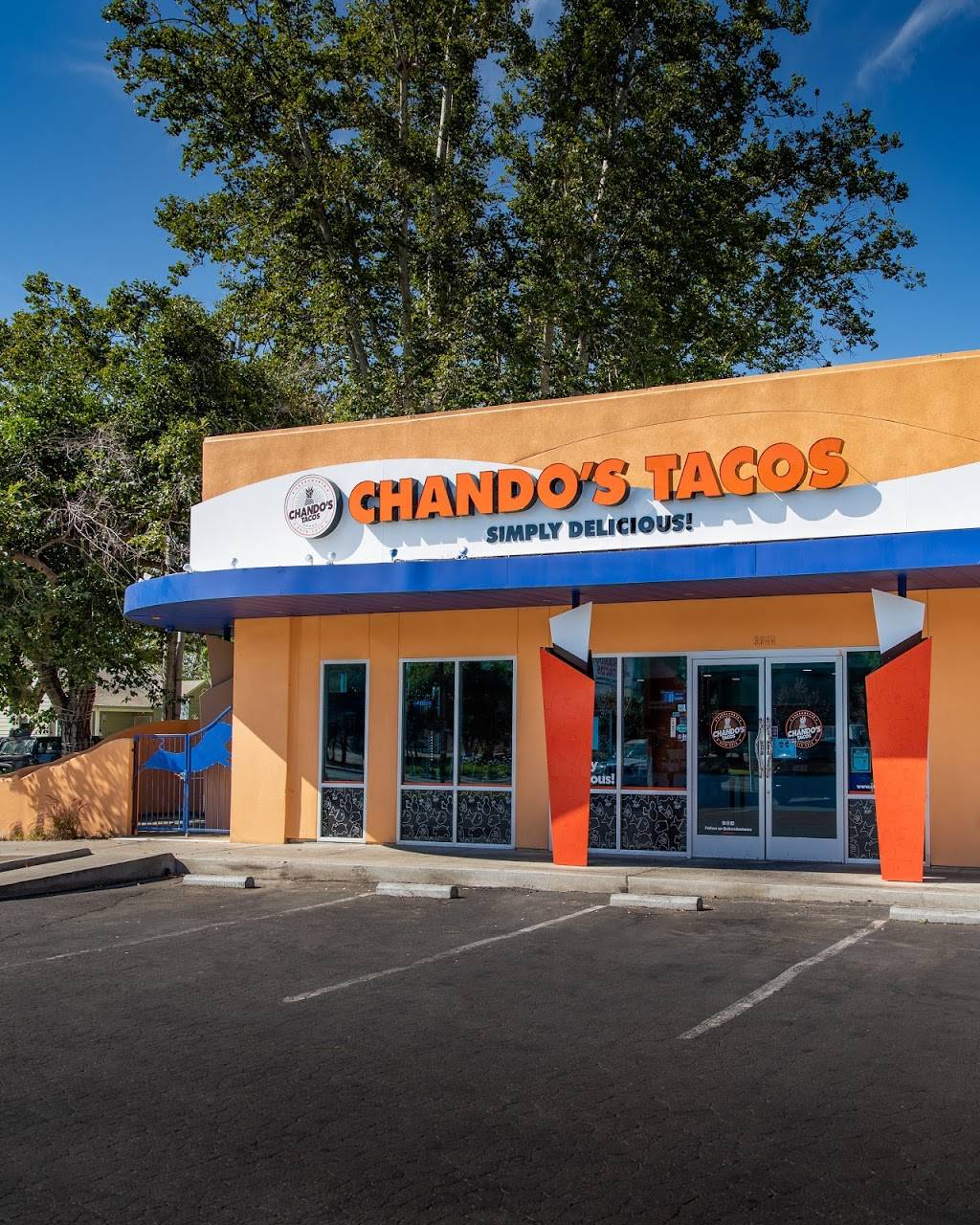 Chandos Tacos | restaurant | 5644 J St, Sacramento, CA 95819, USA | 9164766312 OR +1 916-476-6312
