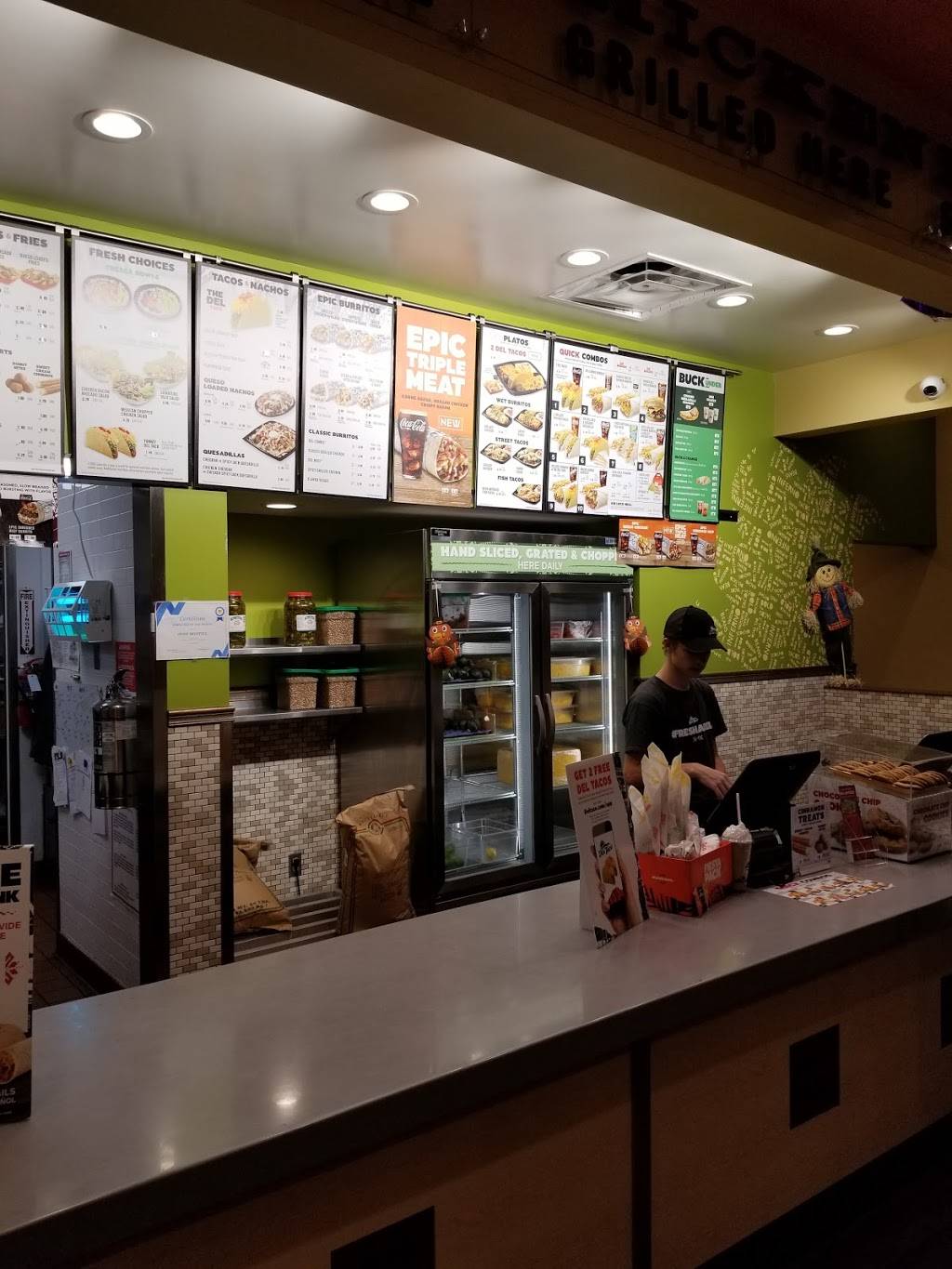 Del Taco | meal takeaway | 2260 Frontage Rd, Corona, CA 92882, USA | 9518931017 OR +1 951-893-1017