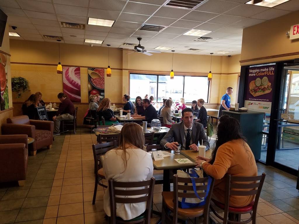 Subway | restaurant | 801 N Walnut St, Mt Carmel, IL 62863, USA | 6182627774 OR +1 618-262-7774