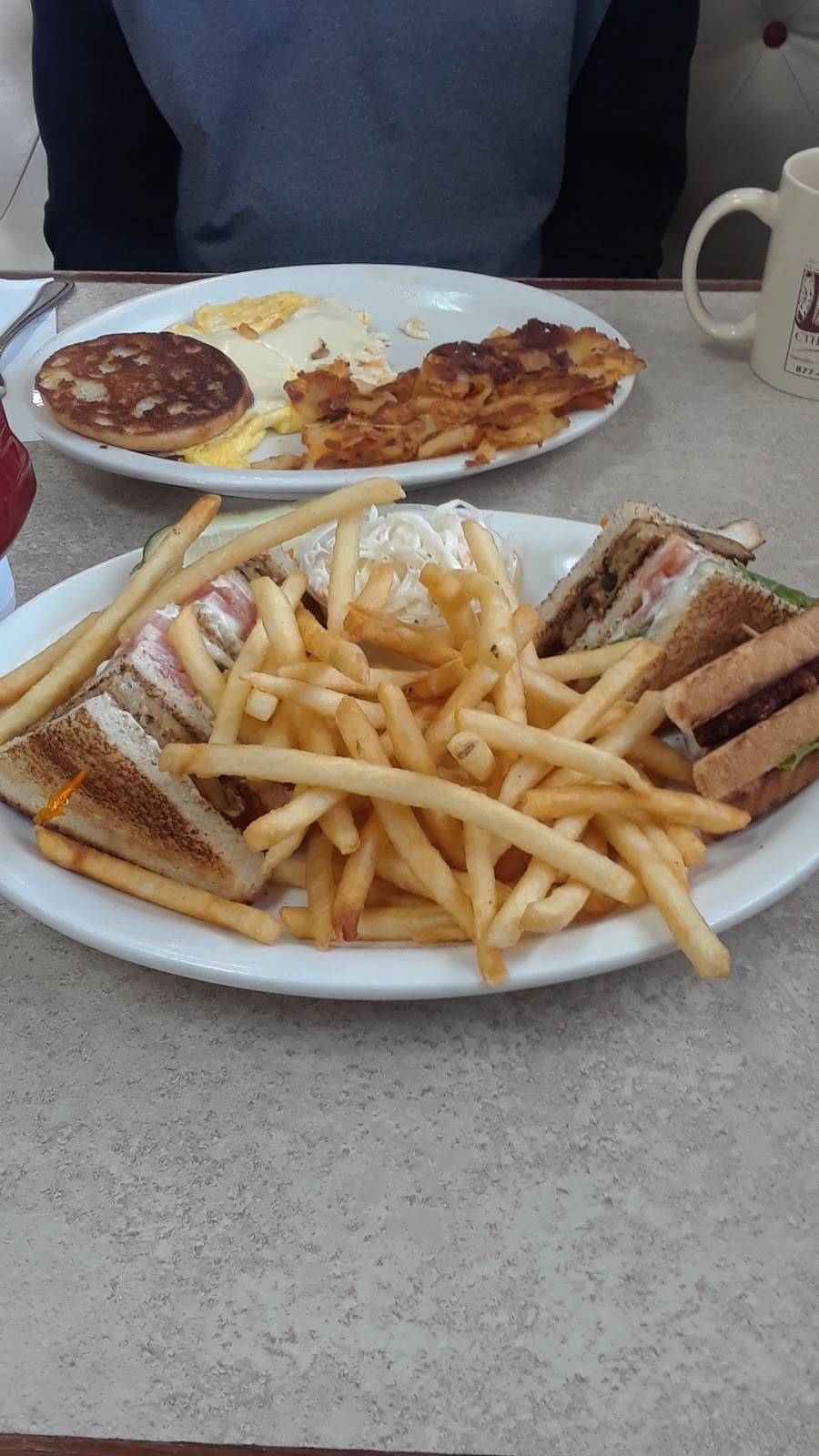 Brown Stone House Restaurant | restaurant | 2365 Whitney Ave, Hamden, CT 06518, USA | 2032810446 OR +1 203-281-0446