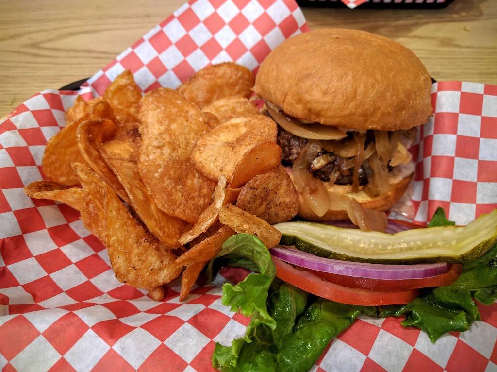 Papa Maks Burgers | restaurant | 3755 Noriega St, San Francisco, CA 94122, USA | 4153403171 OR +1 415-340-3171