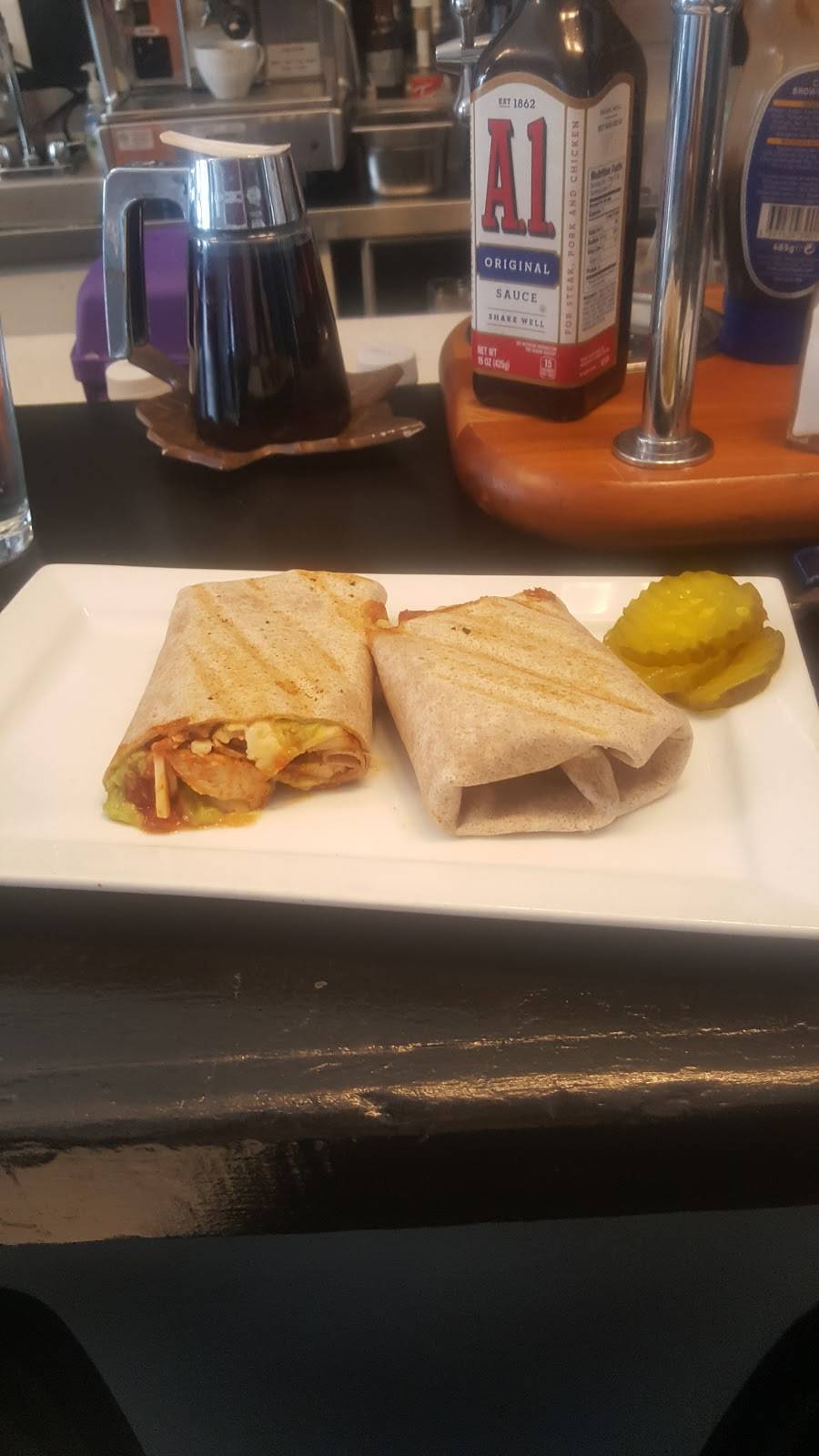 Cranberry Cafe | meal takeaway | 704 E Broadway, Boston, MA 02127, USA | 6172683553 OR +1 617-268-3553