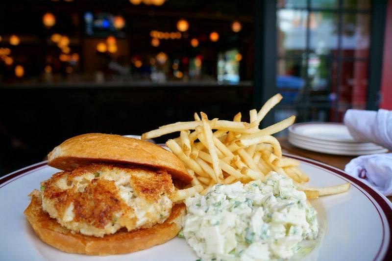 Ozzies Good Eats | restaurant | 11880 Grand Commons Ave, Fairfax, VA 22030, USA | 5713218000 OR +1 571-321-8000