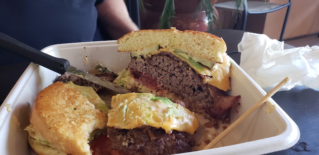 Uptown Burger | restaurant | 6370 N Campbell Ave, Tucson, AZ 85718, USA | 5206386182 OR +1 520-638-6182