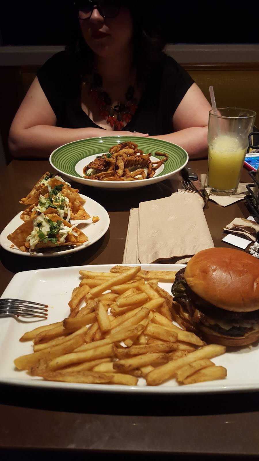 Applebees Grill + Bar | restaurant | 82894 CA-111, Indio, CA 92201, USA | 7603424149 OR +1 760-342-4149