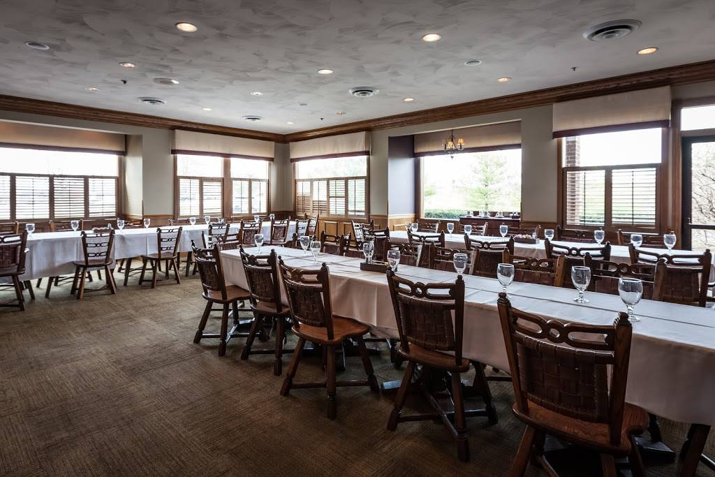 Izzys at Hillcrest Golf & Country Club | restaurant | 850B N Walnut St, Batesville, IN 47006, USA | 8129343401 OR +1 812-934-3401